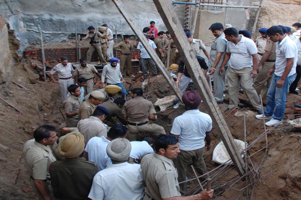 liquorshopcollapses6dead2criticallyinjuredinchandigarh